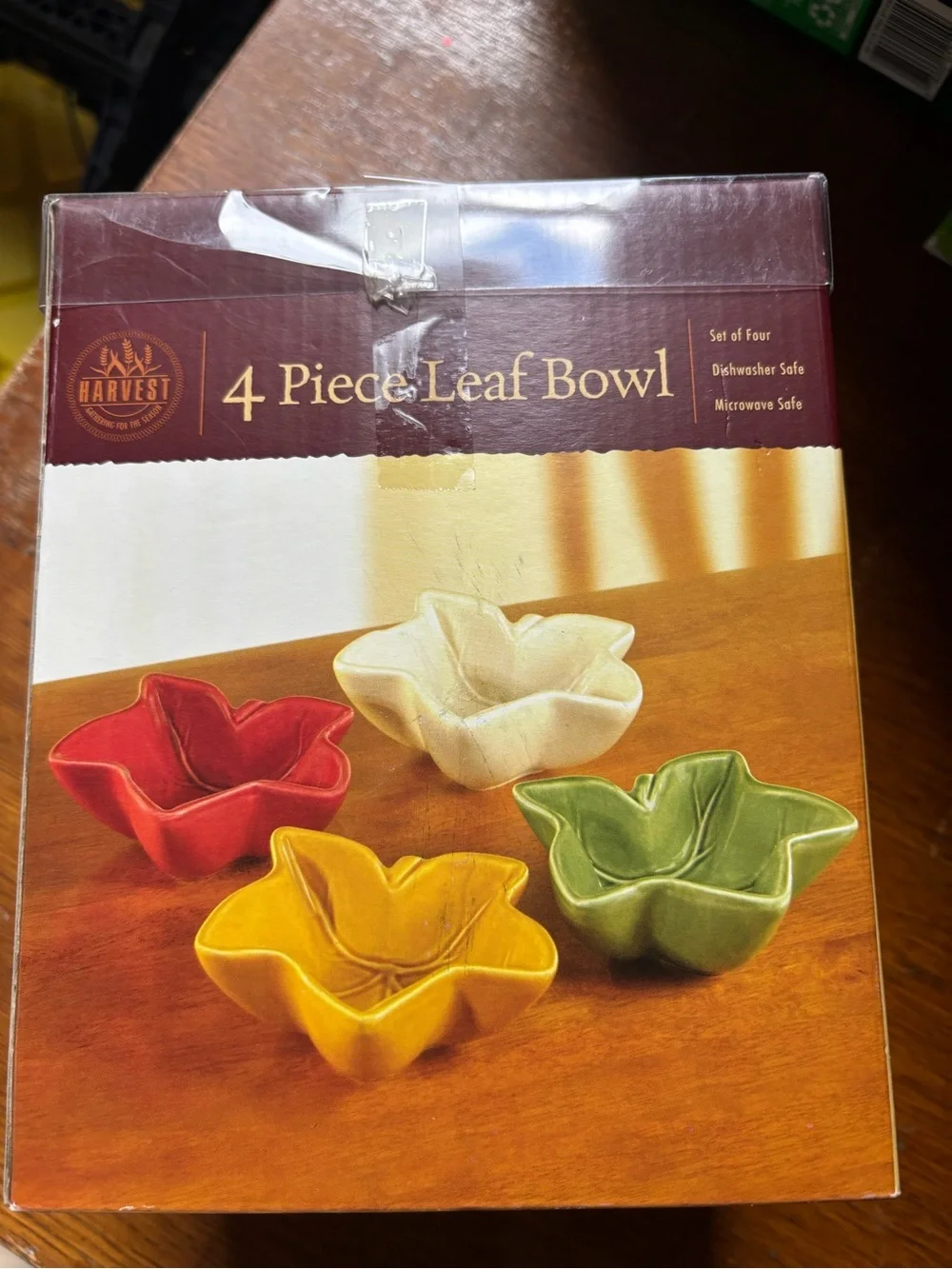 4-Piece Leaf Bowls Set in Red, White, Yellow, Green
